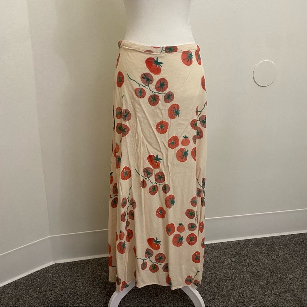 Chic Tomato Patterned Cream Maxi Skirt